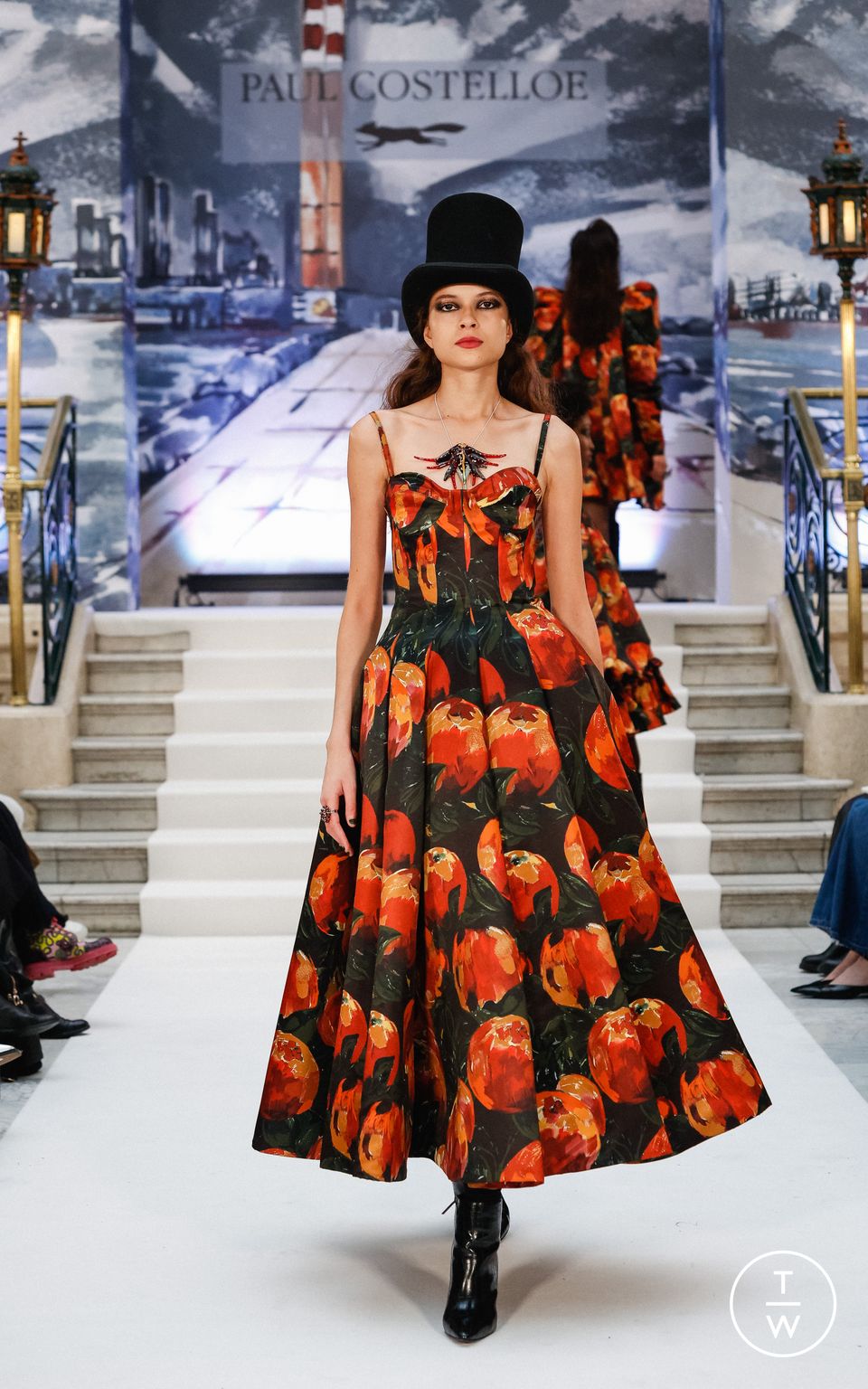 Fashion Week London Fall/Winter 2023 look 45 de la collection Paul Costelloe womenswear