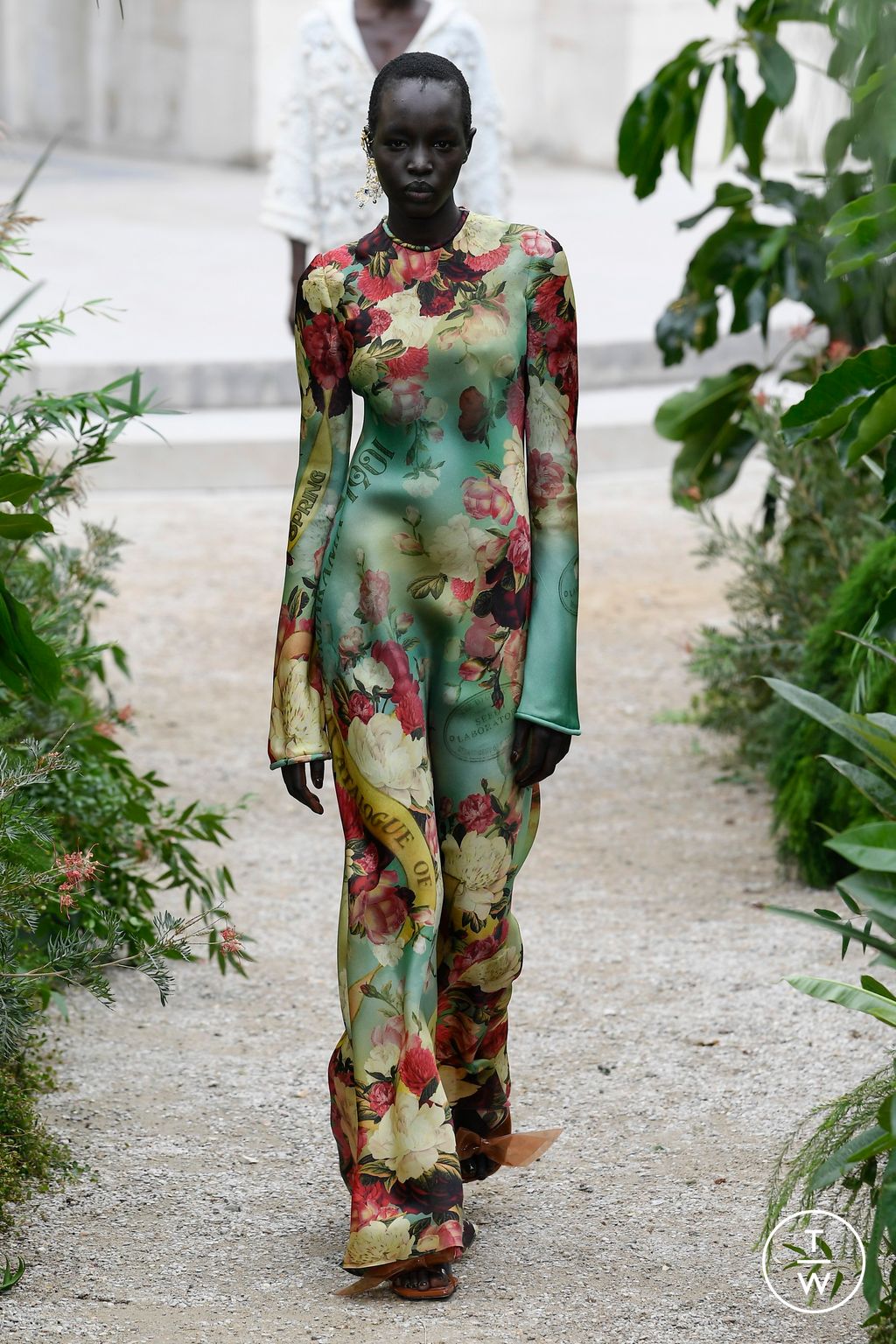 Fashion Week Paris Spring/Summer 2023 look 17 from the Zimmermann collection 女装