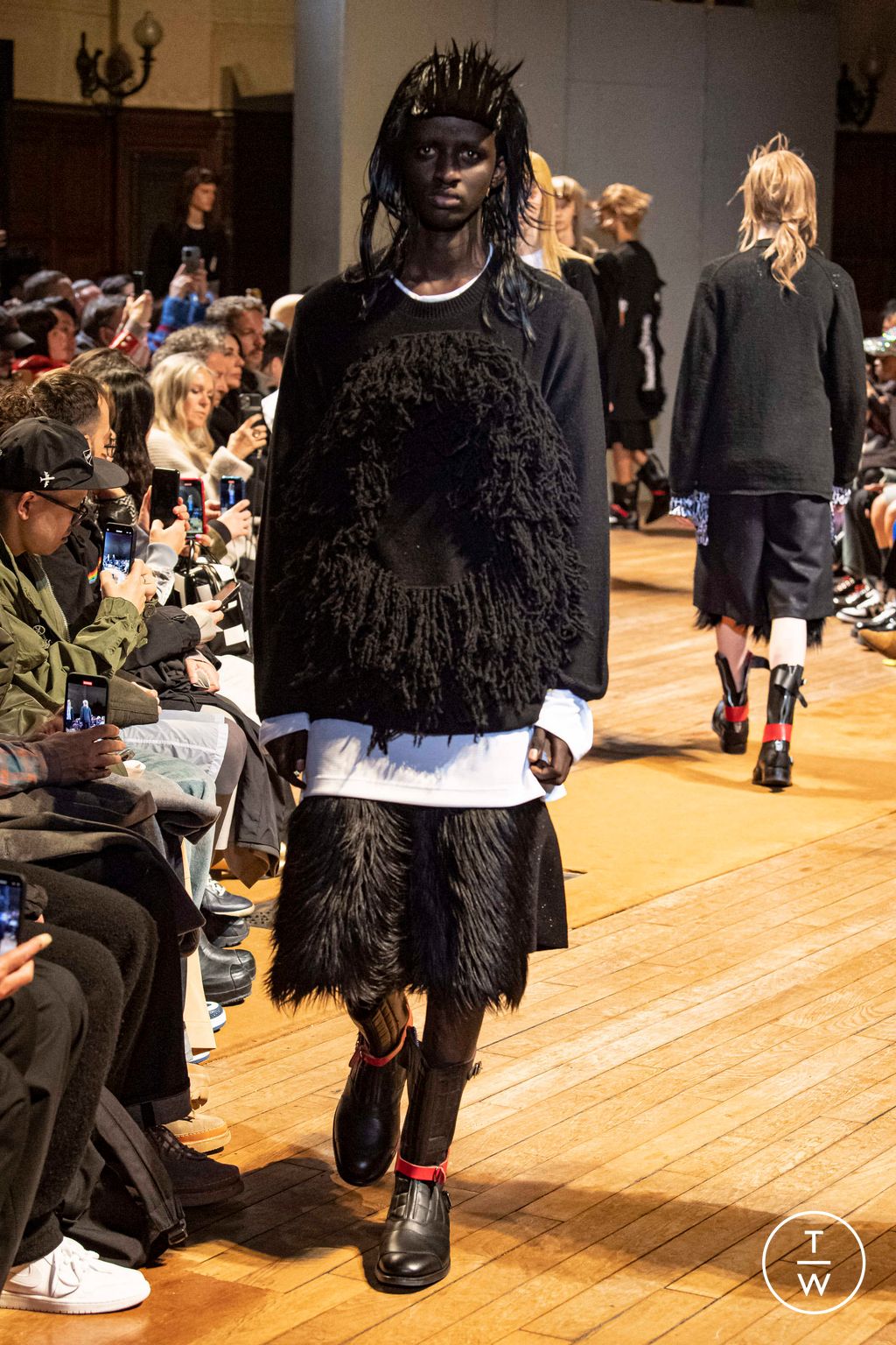 Fashion Week Paris Fall/Winter 2023 look 35 from the Comme des Garçons Homme Plus collection menswear