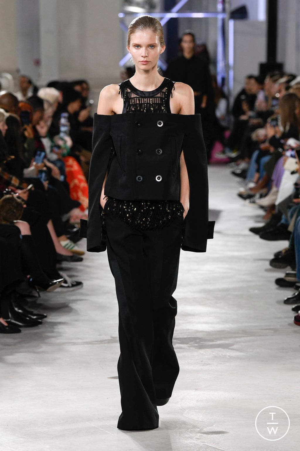 Fashion Week Paris Spring/Summer 2023 look 22 de la collection Sacai womenswear
