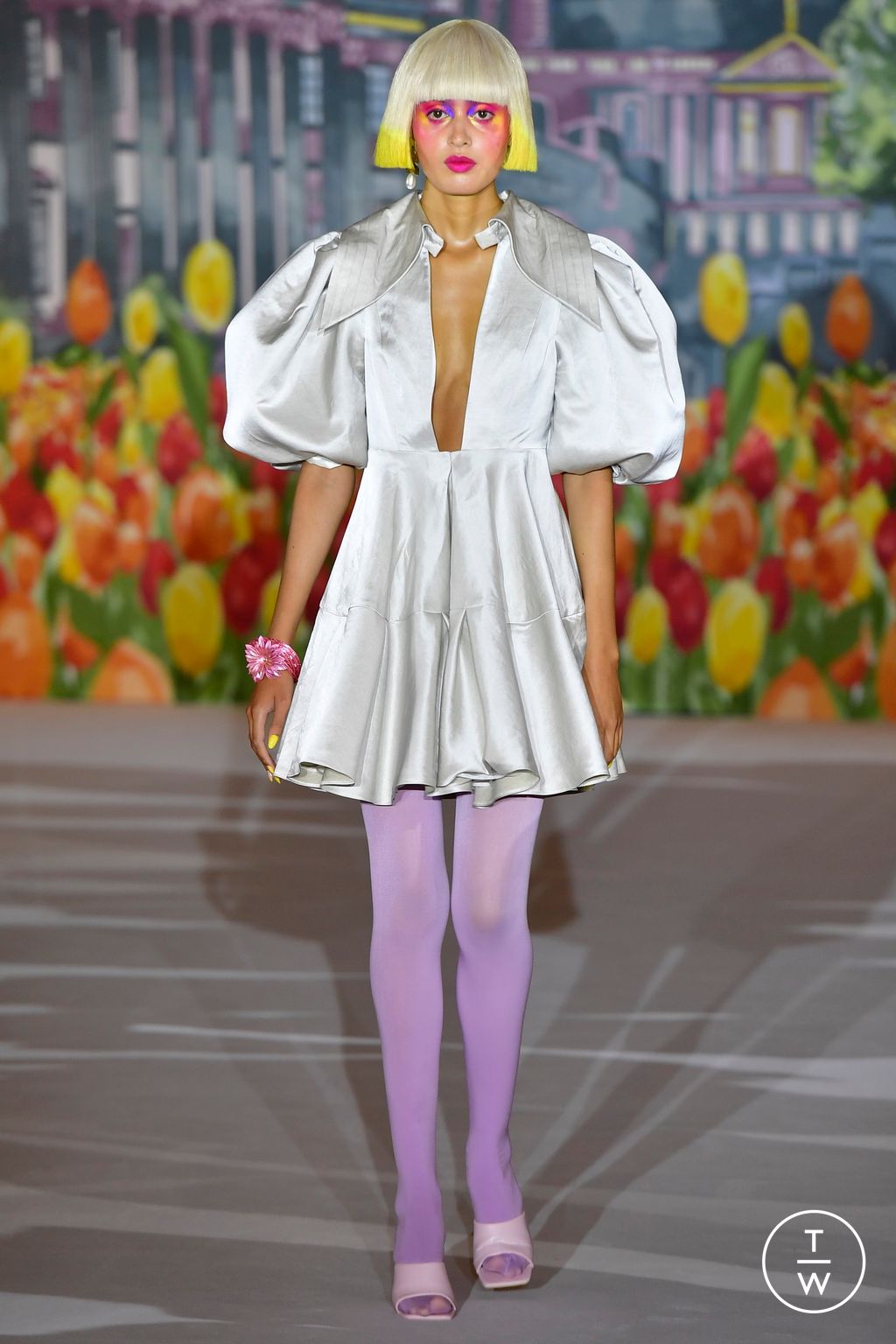 Fashion Week London Spring/Summer 2023 look 32 from the Paul Costelloe collection womenswear