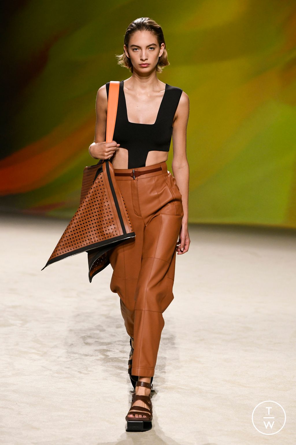 Fashion Week Paris Spring/Summer 2023 look 10 from the Hermès collection womenswear