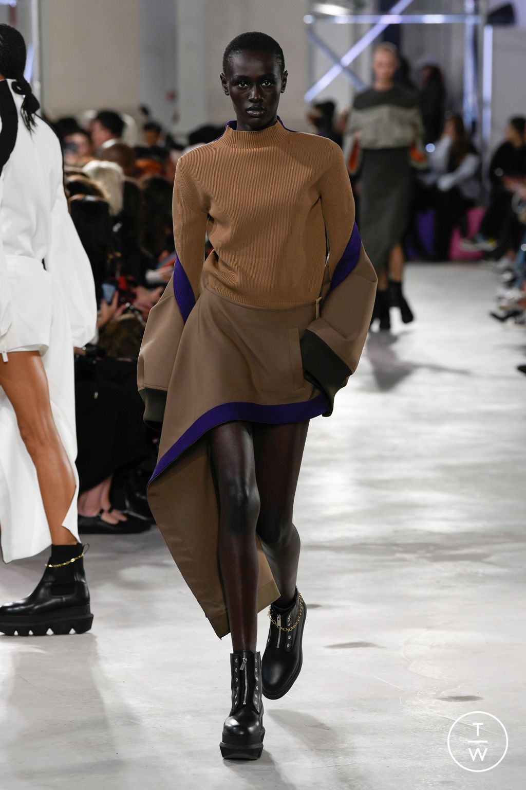 Fashion Week Paris Spring/Summer 2023 look 11 de la collection Sacai womenswear