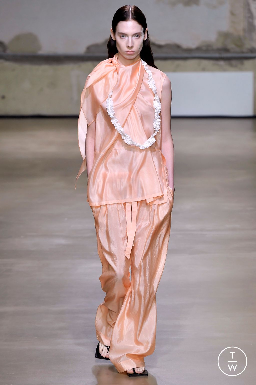 Fashion Week Paris Spring/Summer 2023 look 6 from the Christian Wijnants collection womenswear