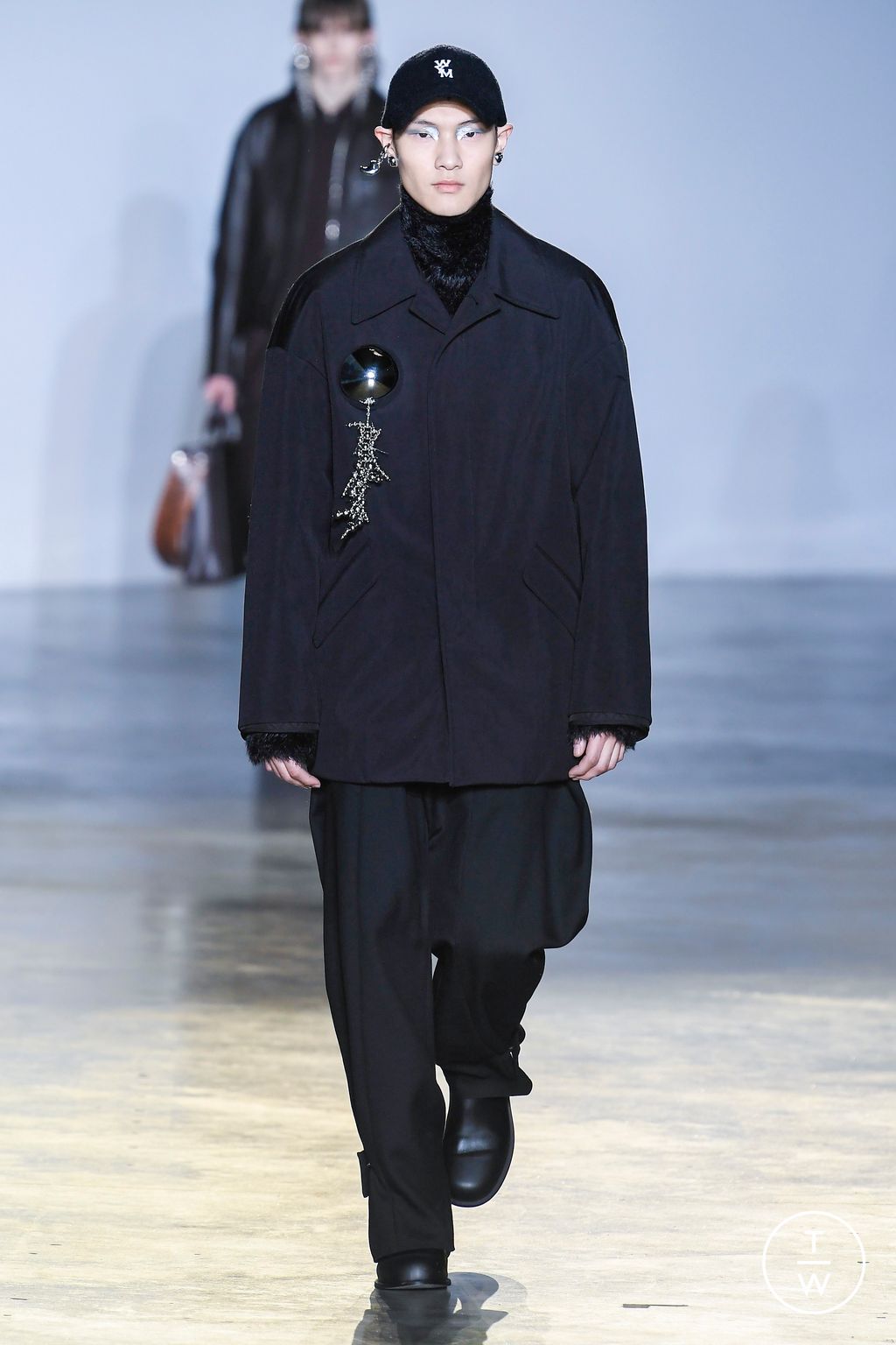 Fashion Week Paris Fall/Winter 2023 look 41 from the Wooyoungmi collection menswear