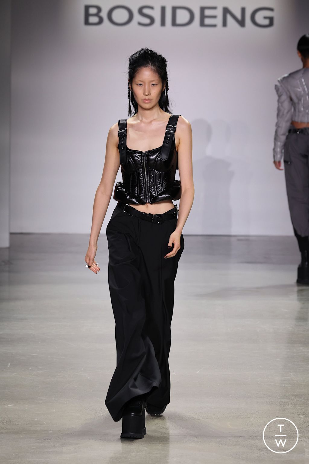 Fashion Week New York Spring/Summer 2023 look 2 from the Bosideng collection 女装