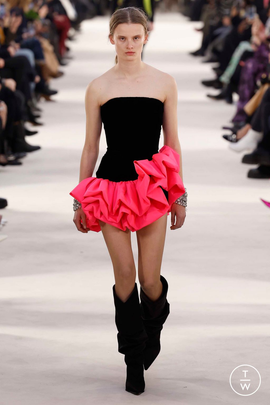 Fashion Week Paris Spring/Summer 2023 look 25 de la collection Alexandre Vauthier couture