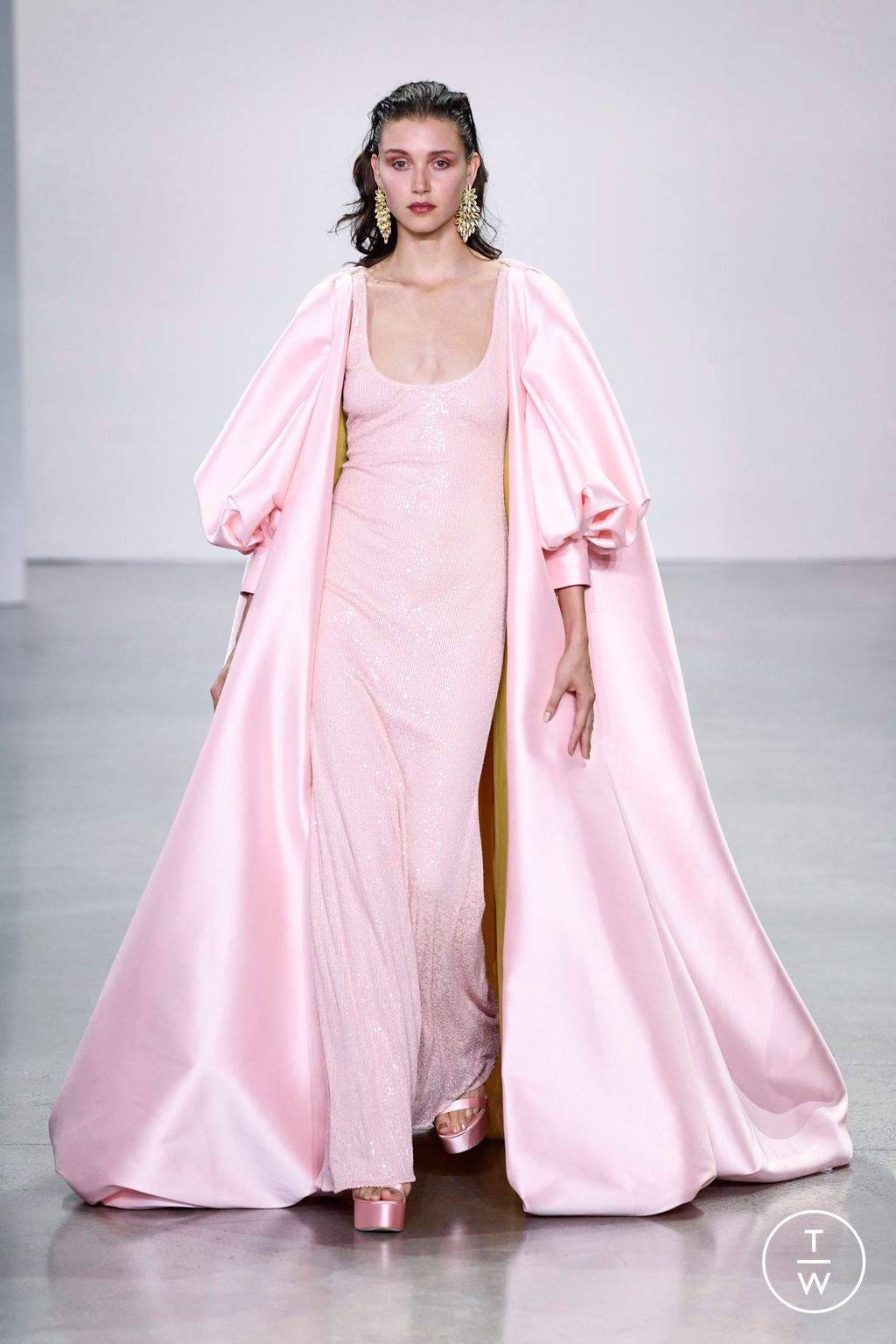 Fashion Week New York Spring/Summer 2023 look 14 from the Badgley Mischka collection womenswear