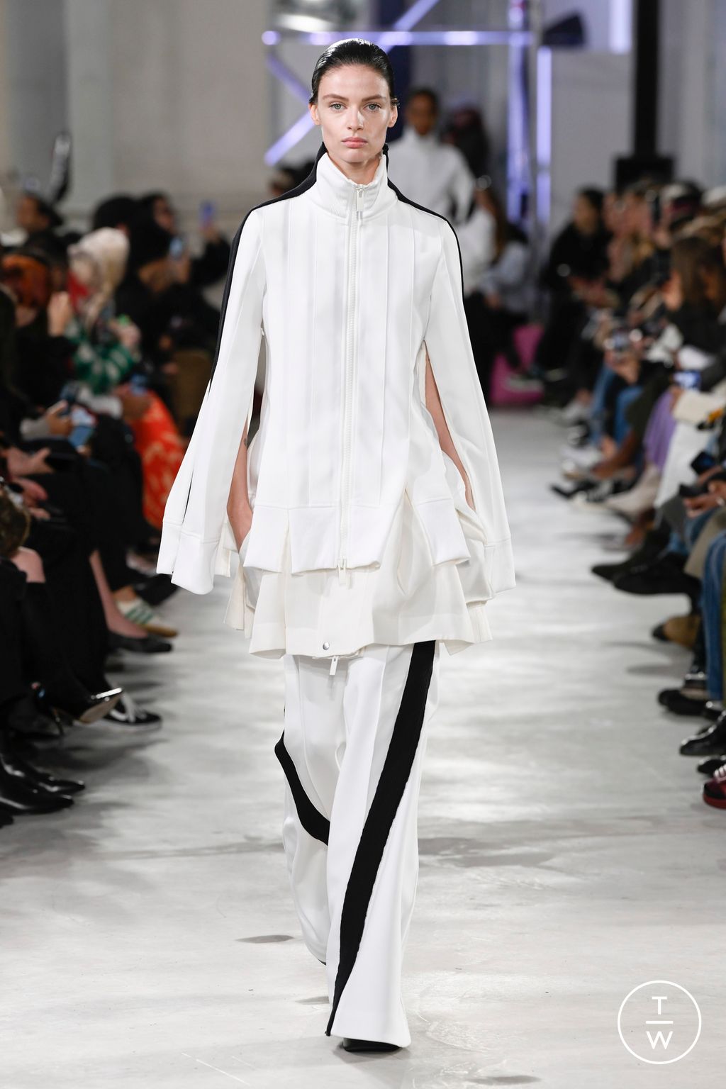 Fashion Week Paris Spring/Summer 2023 look 8 de la collection Sacai womenswear