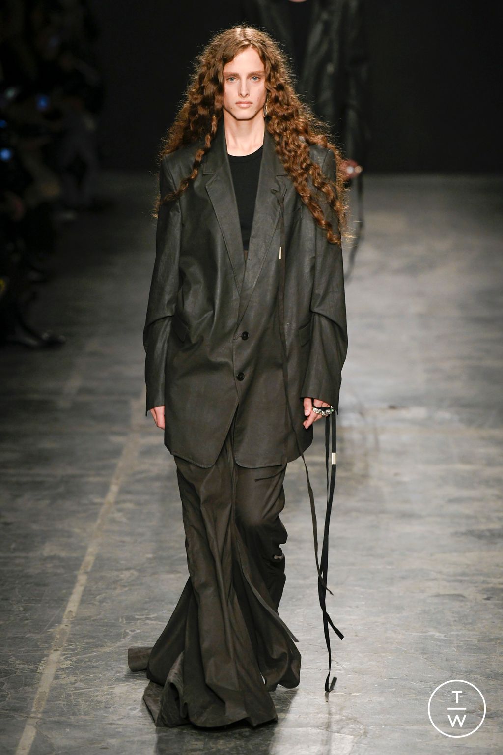 Fashion Week Paris Spring/Summer 2023 look 6 de la collection Ann Demeulemeester womenswear