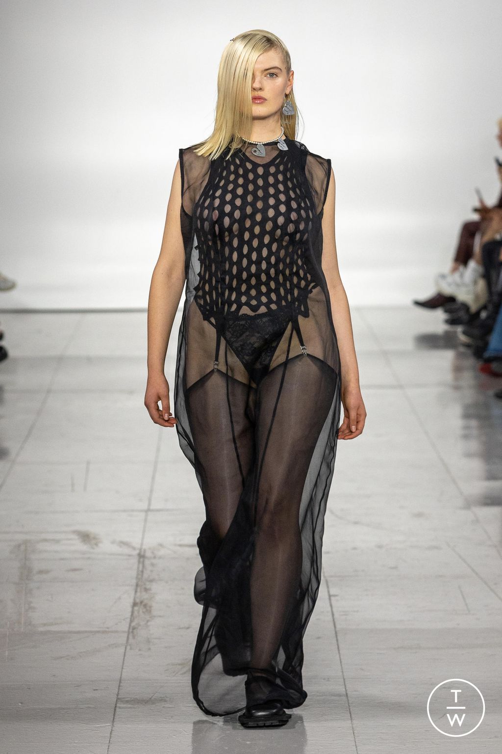 Fashion Week London Spring/Summer 2023 look 29 from the Sinéad O'Dwyer collection womenswear