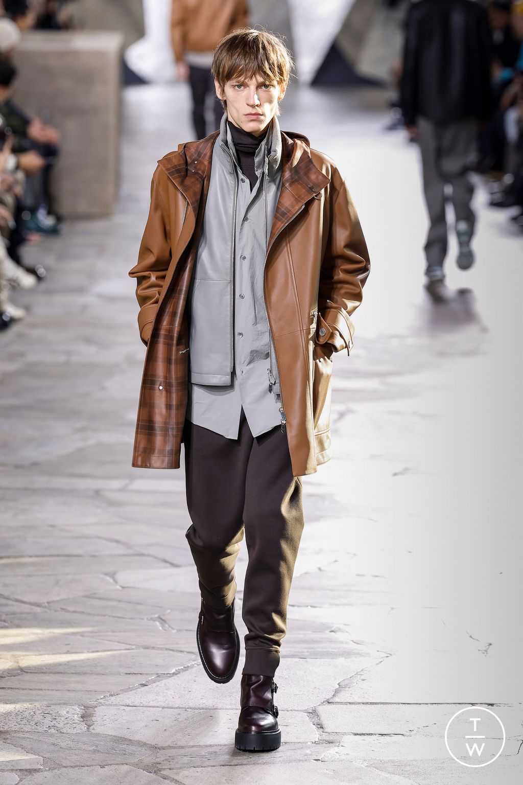 Fashion Week Paris Fall/Winter 2023 look 12 from the Hermès collection 男装