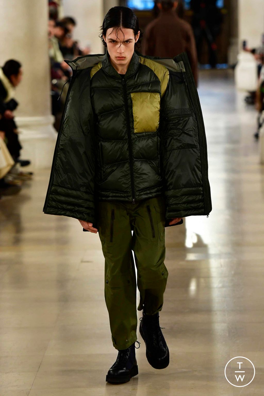 Fashion Week Paris Fall/Winter 2023 look 26 de la collection White Mountaineering menswear