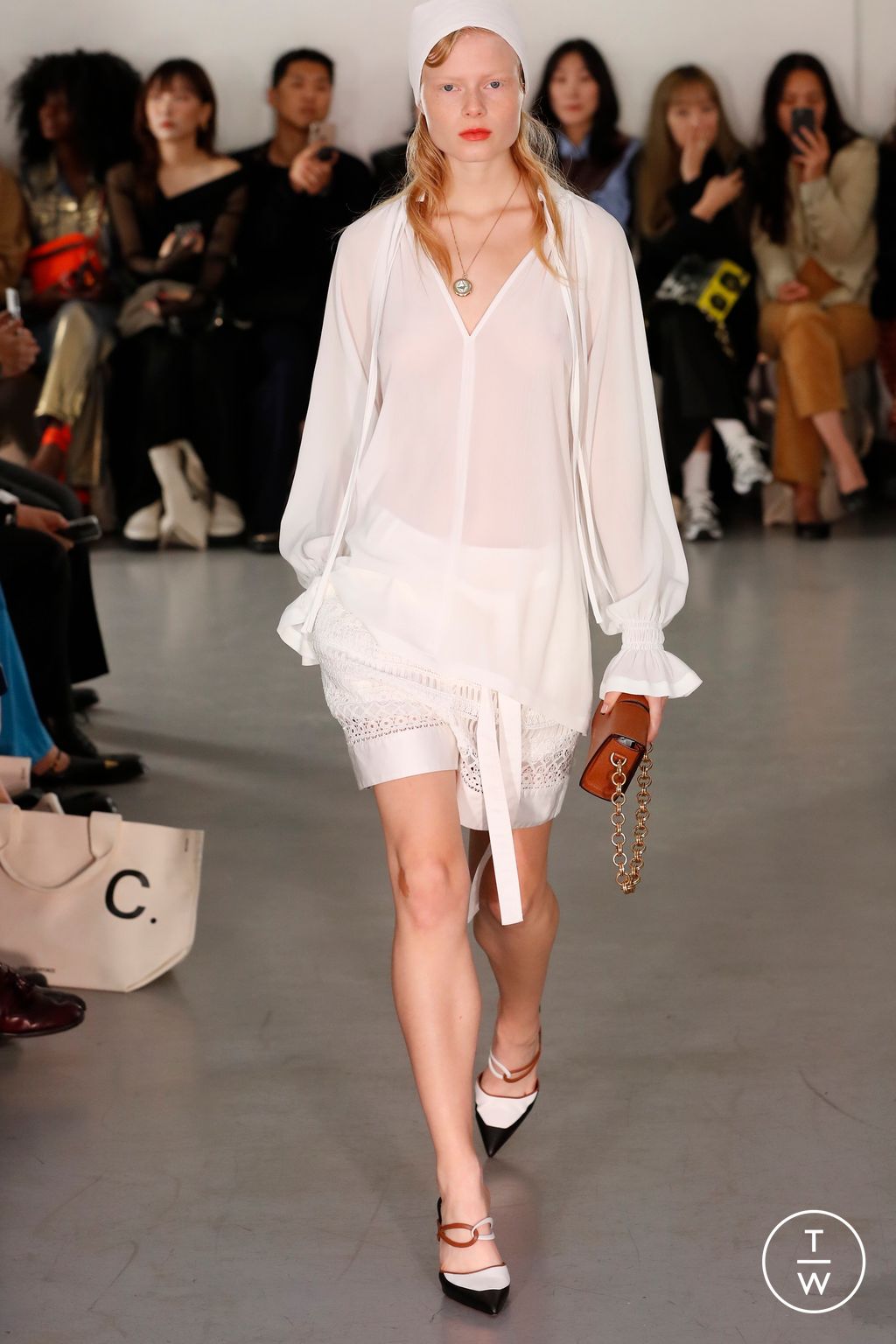 Fashion Week London Spring/Summer 2023 look 8 de la collection Eudon Choi womenswear