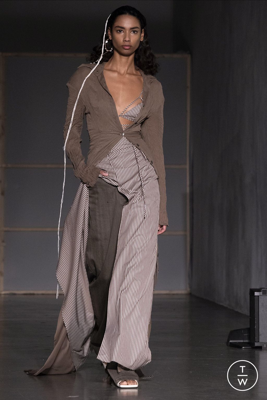 Fashion Week Milan Fall/Winter 2023 look 32 de la collection Federico Cina menswear