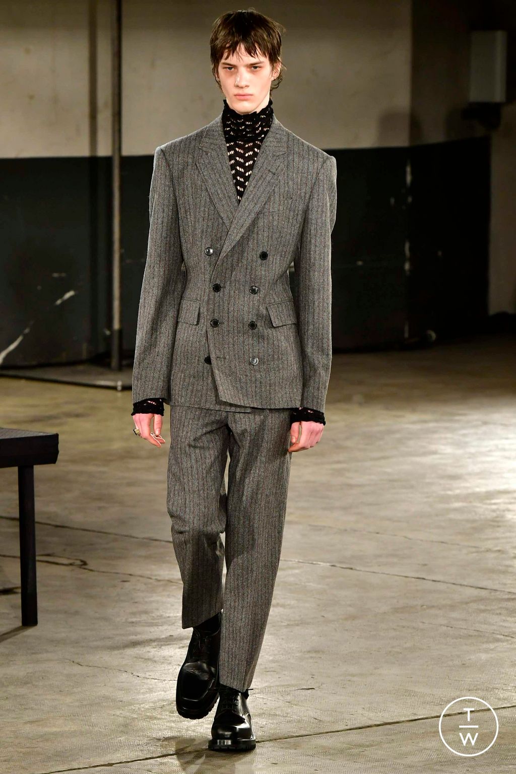 Fashion Week Paris Fall/Winter 2023 look 6 from the Dries Van Noten collection 男装