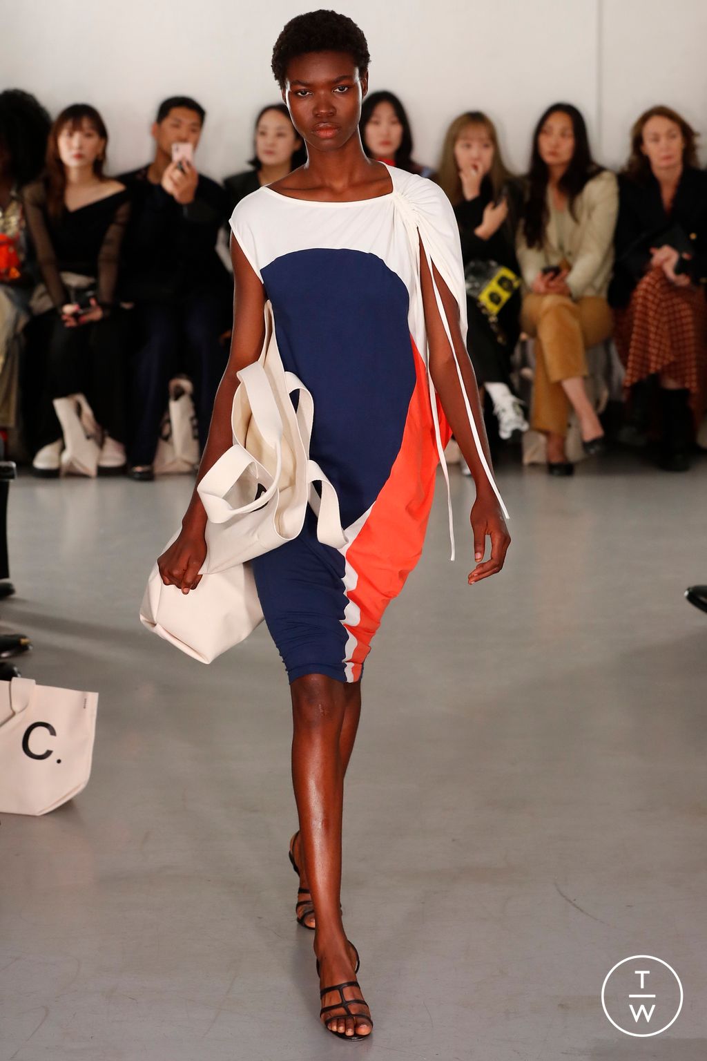 Fashion Week London Spring/Summer 2023 look 21 from the Eudon Choi collection womenswear