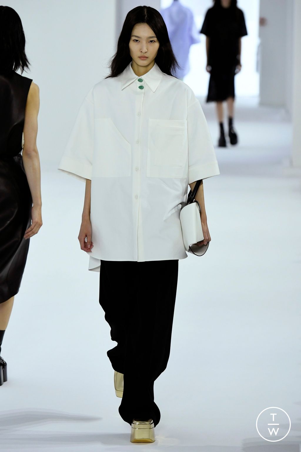 Fashion Week Paris Spring/Summer 2023 look 17 from the Shang Xia collection womenswear