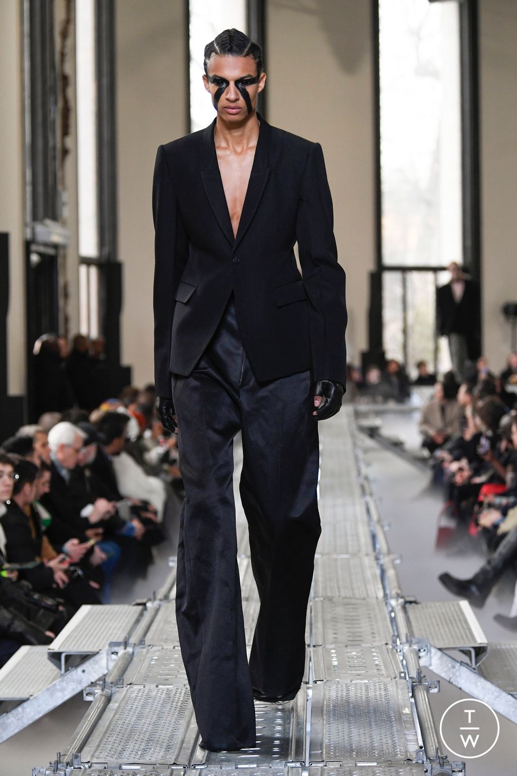 Fashion Week Paris Fall/Winter 2023 look 41 from the Rick Owens collection 男装