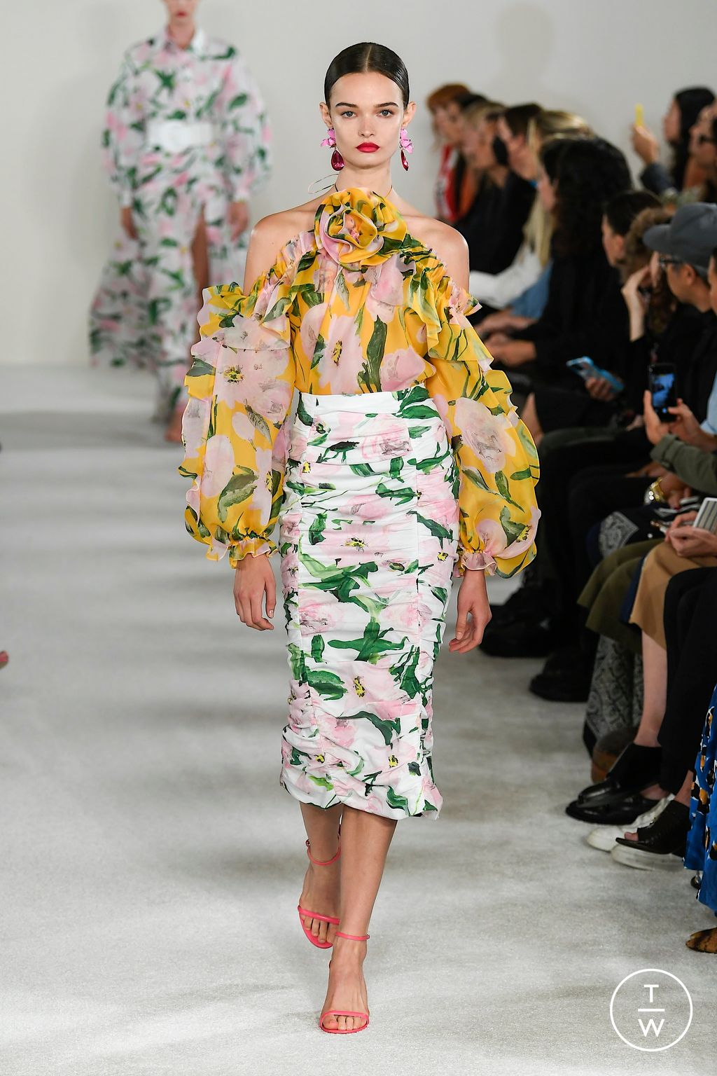 Fashion Week New York Spring/Summer 2023 look 44 from the Carolina Herrera collection 女装