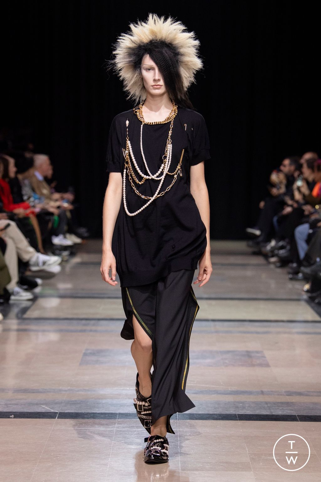 Fashion Week Paris Spring/Summer 2023 look 56 from the Junya Watanabe collection 女装