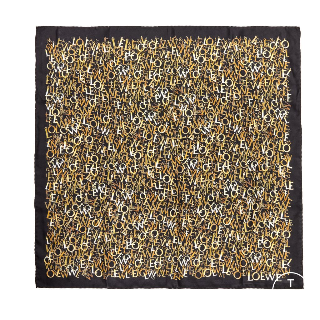 Fashion Week Paris Spring/Summer 2023 look 30 from the Loewe collection womenswear accessories