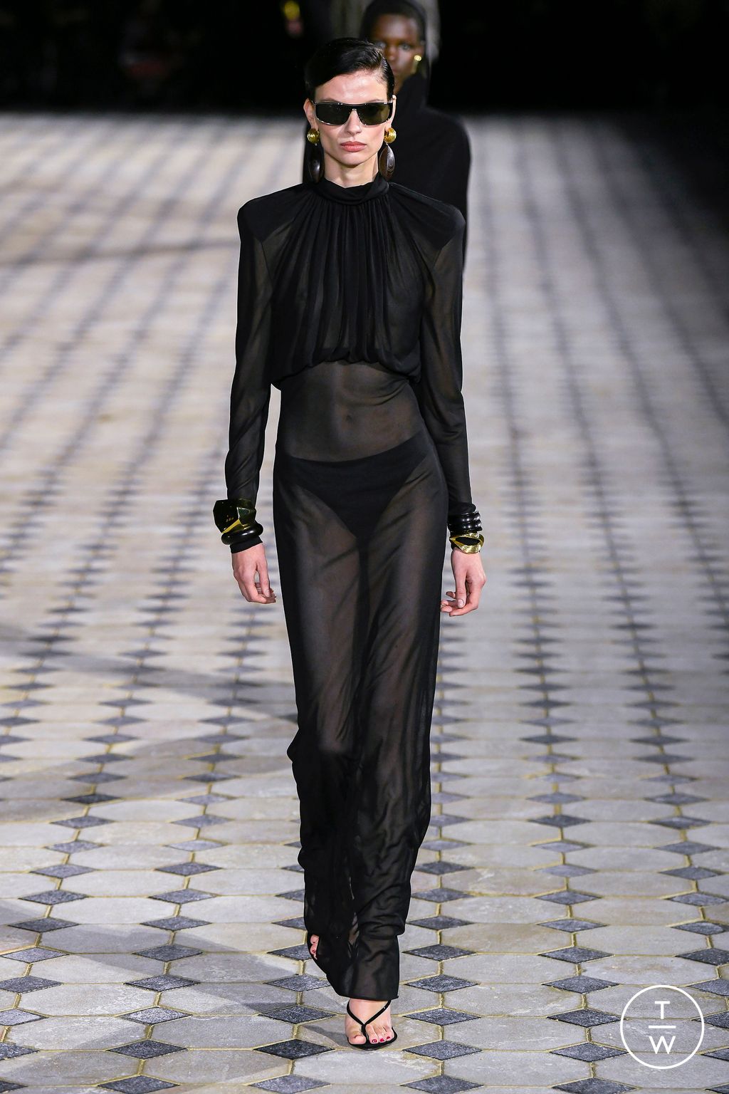 Fashion Week Paris Spring/Summer 2023 look 36 from the Saint Laurent collection 女装