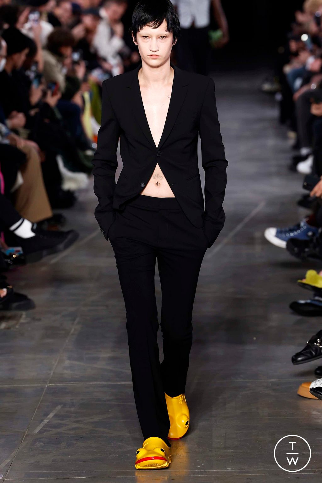 Fashion Week Milan Fall/Winter 2023 look 21 from the JW Anderson collection 男装
