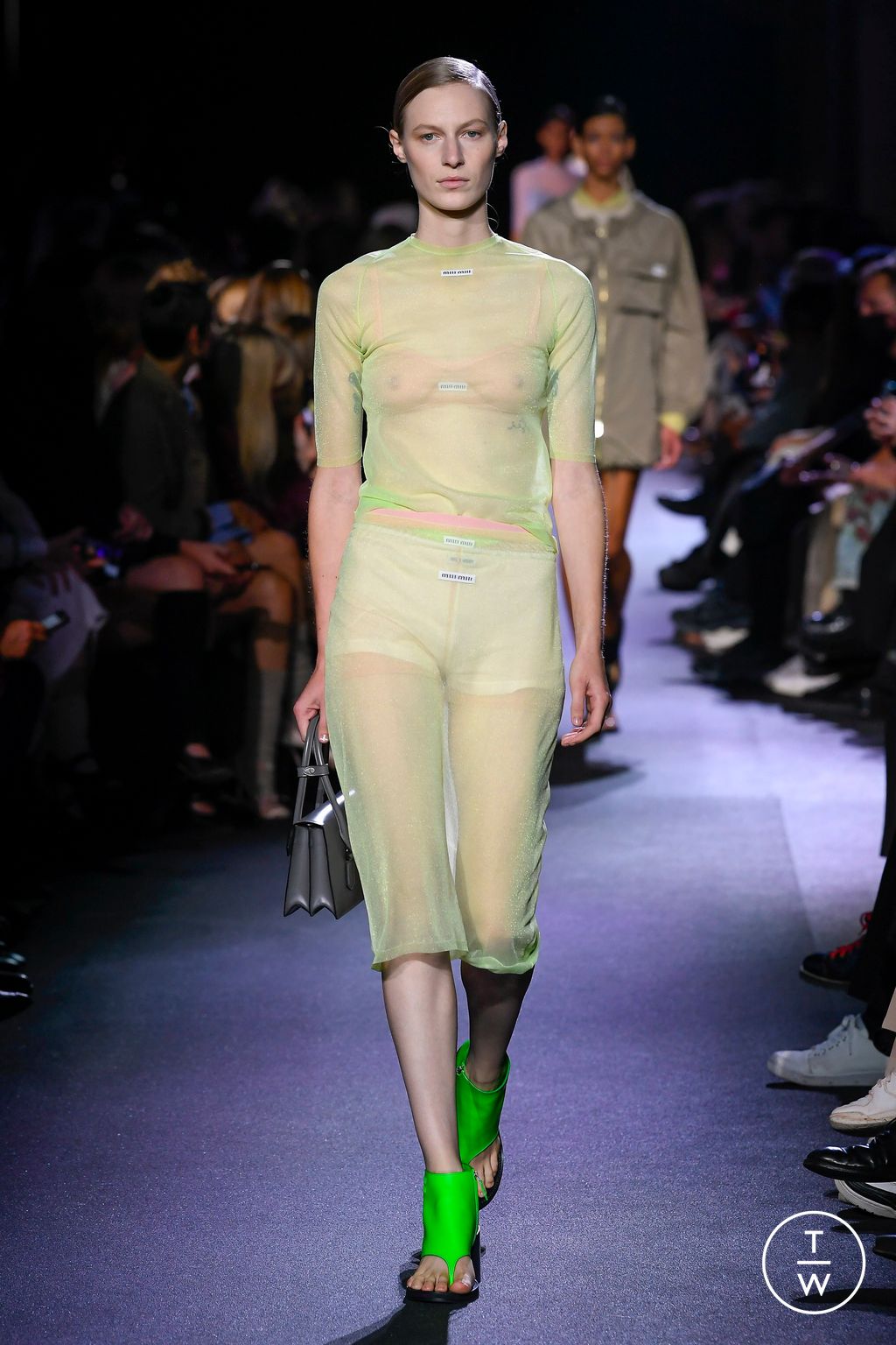 Fashion Week Paris Spring/Summer 2023 look 27 from the Miu Miu collection 女装