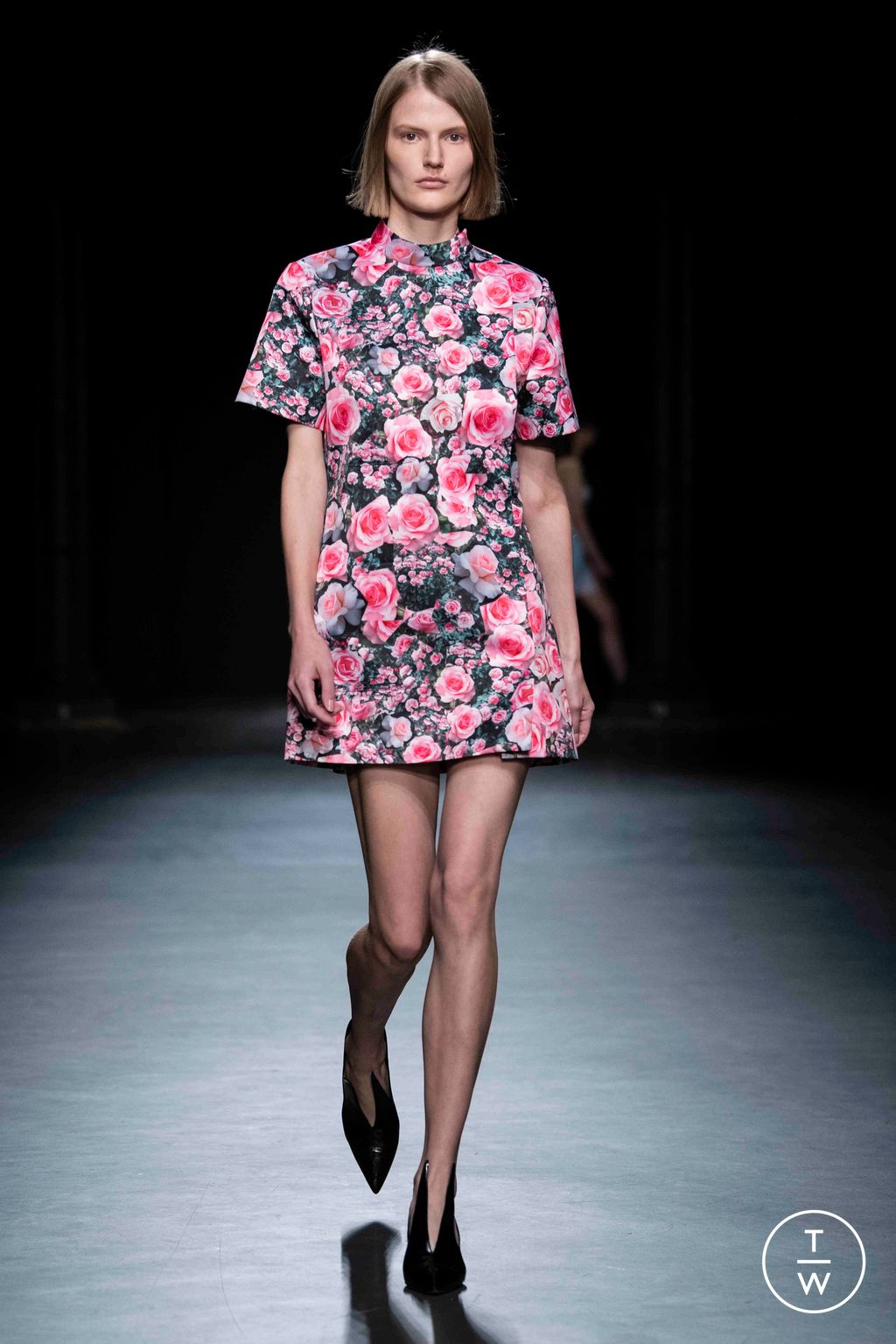 Fashion Week London Spring/Summer 2023 look 19 from the Christopher Kane collection 女装