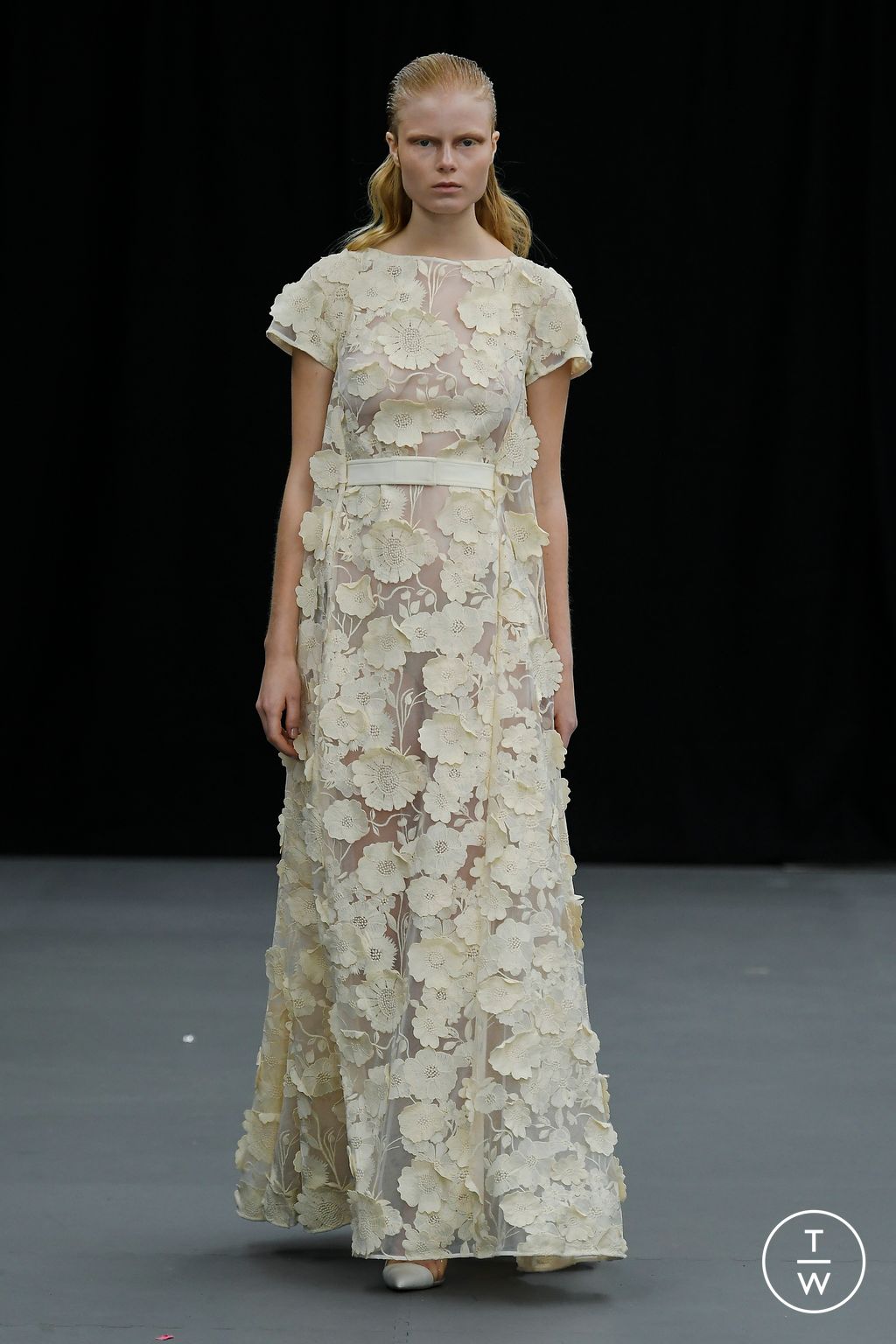 Fashion Week London Spring/Summer 2023 look 28 from the Huishan Zhang collection 女装