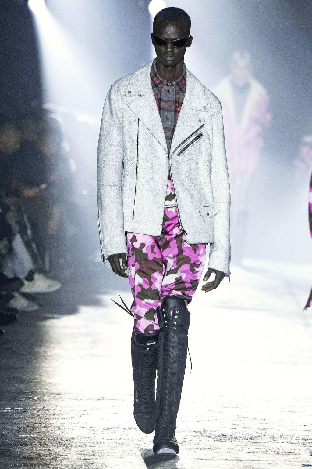 Fashion Week Milan Fall/Winter 2023 look 23 de la collection Jordanluca menswear