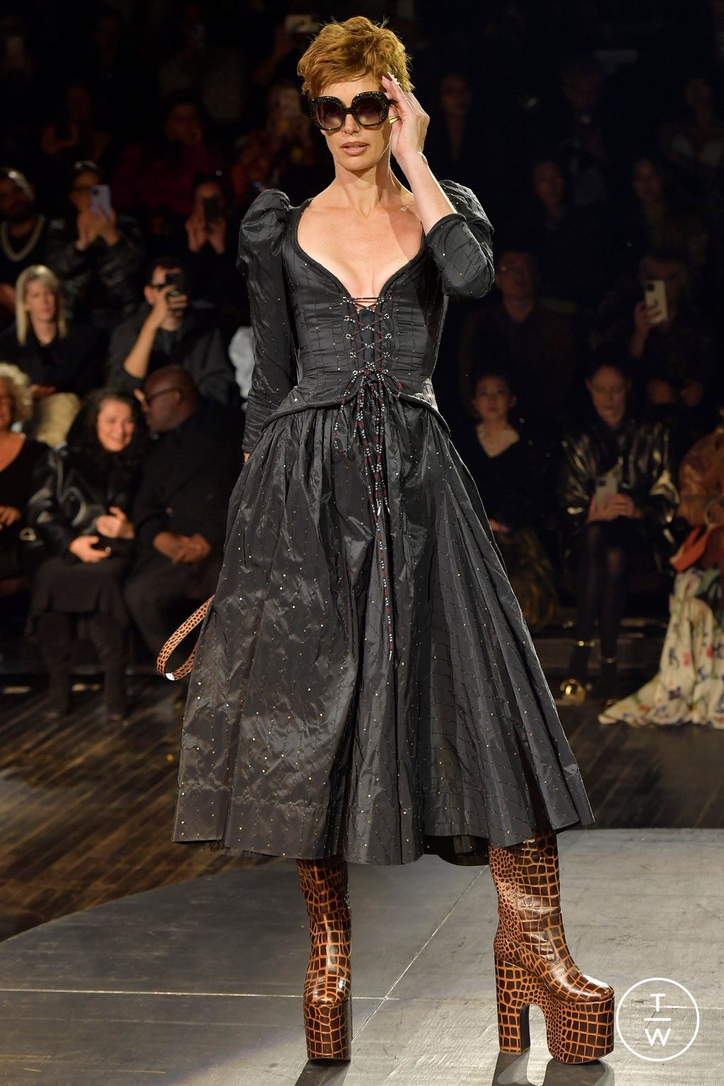 Fashion Week Paris Spring/Summer 2023 look 36 from the Andreas Kronthaler for Vivienne Westwood collection womenswear