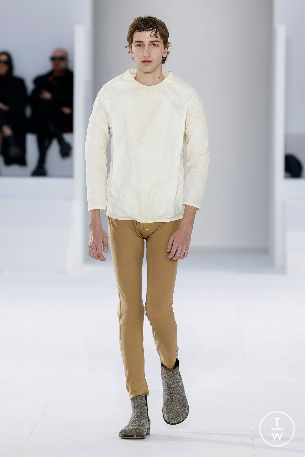 Fashion Week Paris Fall/Winter 2023 look 41 from the Loewe collection menswear