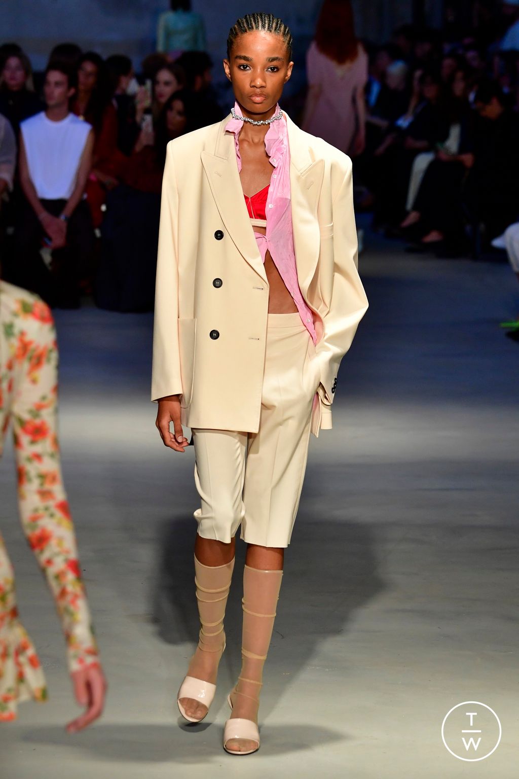 Fashion Week Milan Spring/Summer 2023 look 32 from the N°21 collection womenswear