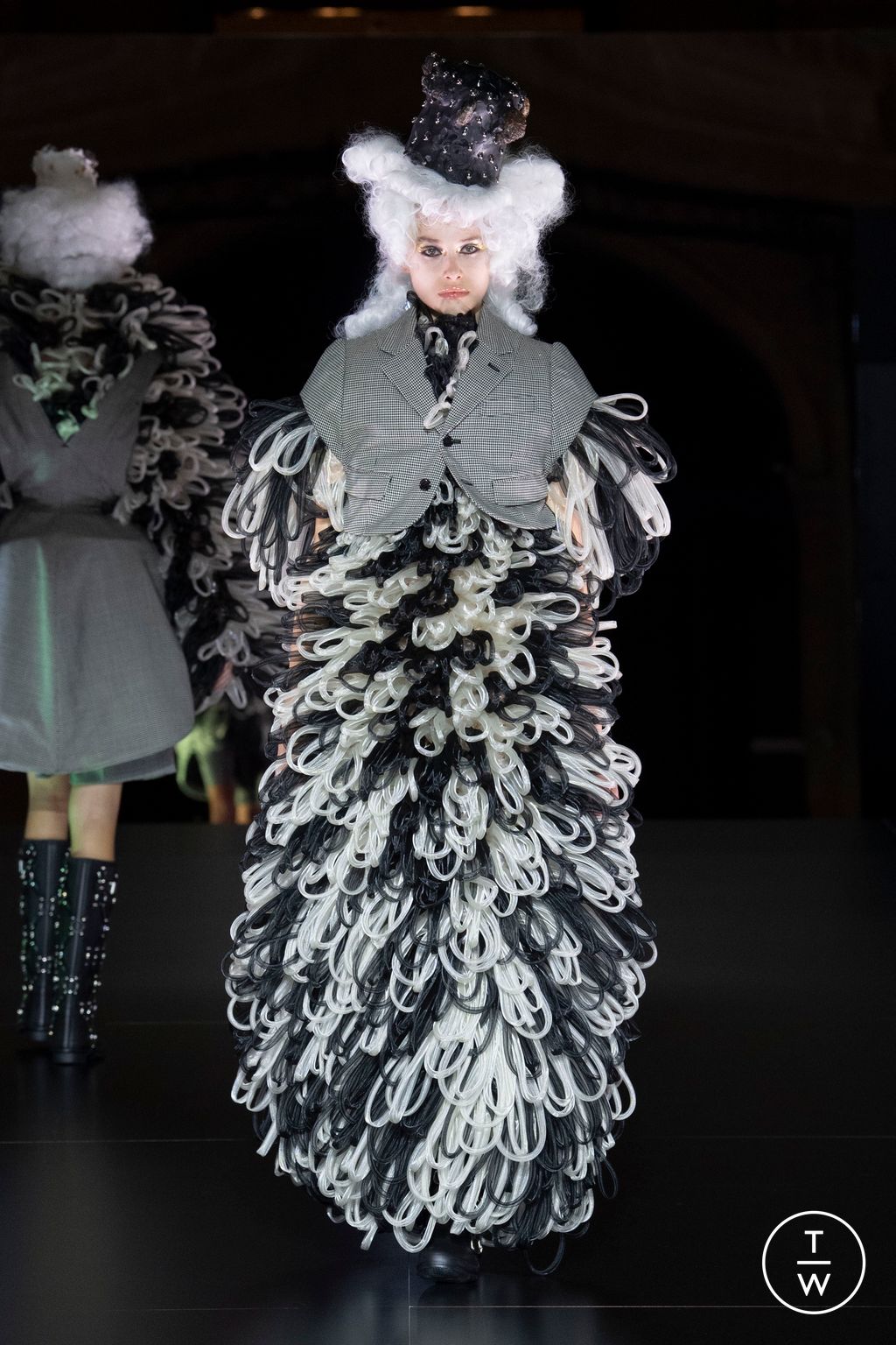 Fashion Week Paris Spring/Summer 2023 look 3 de la collection Noir Kei Ninomiya womenswear
