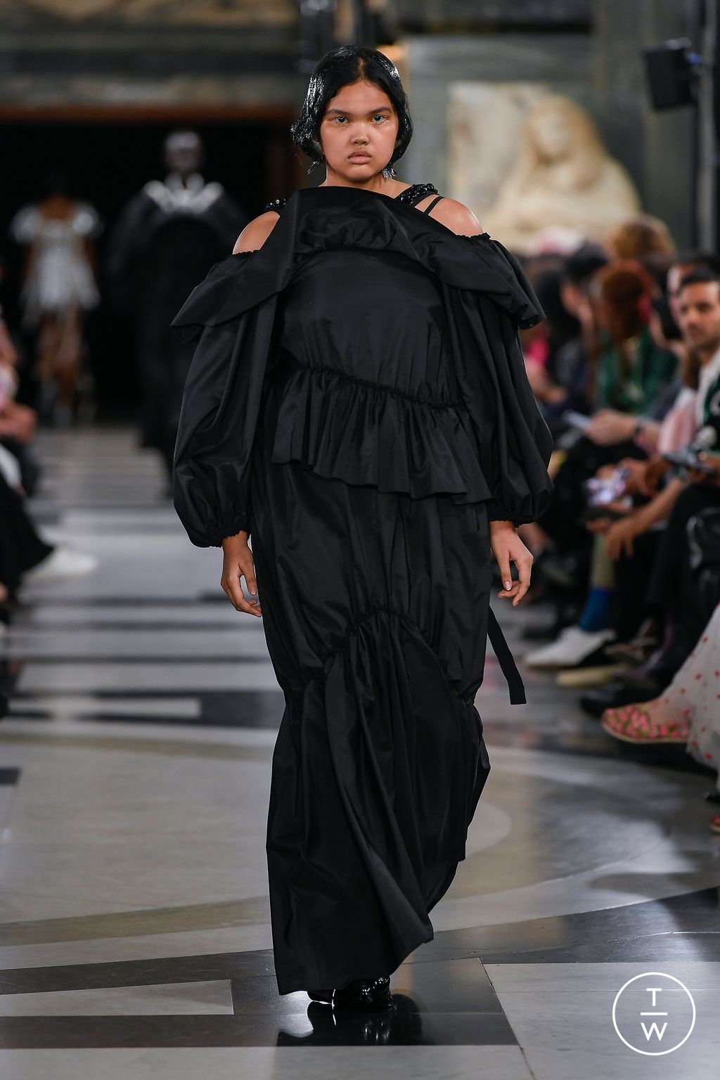Fashion Week London Spring/Summer 2023 look 41 from the Simone Rocha collection womenswear