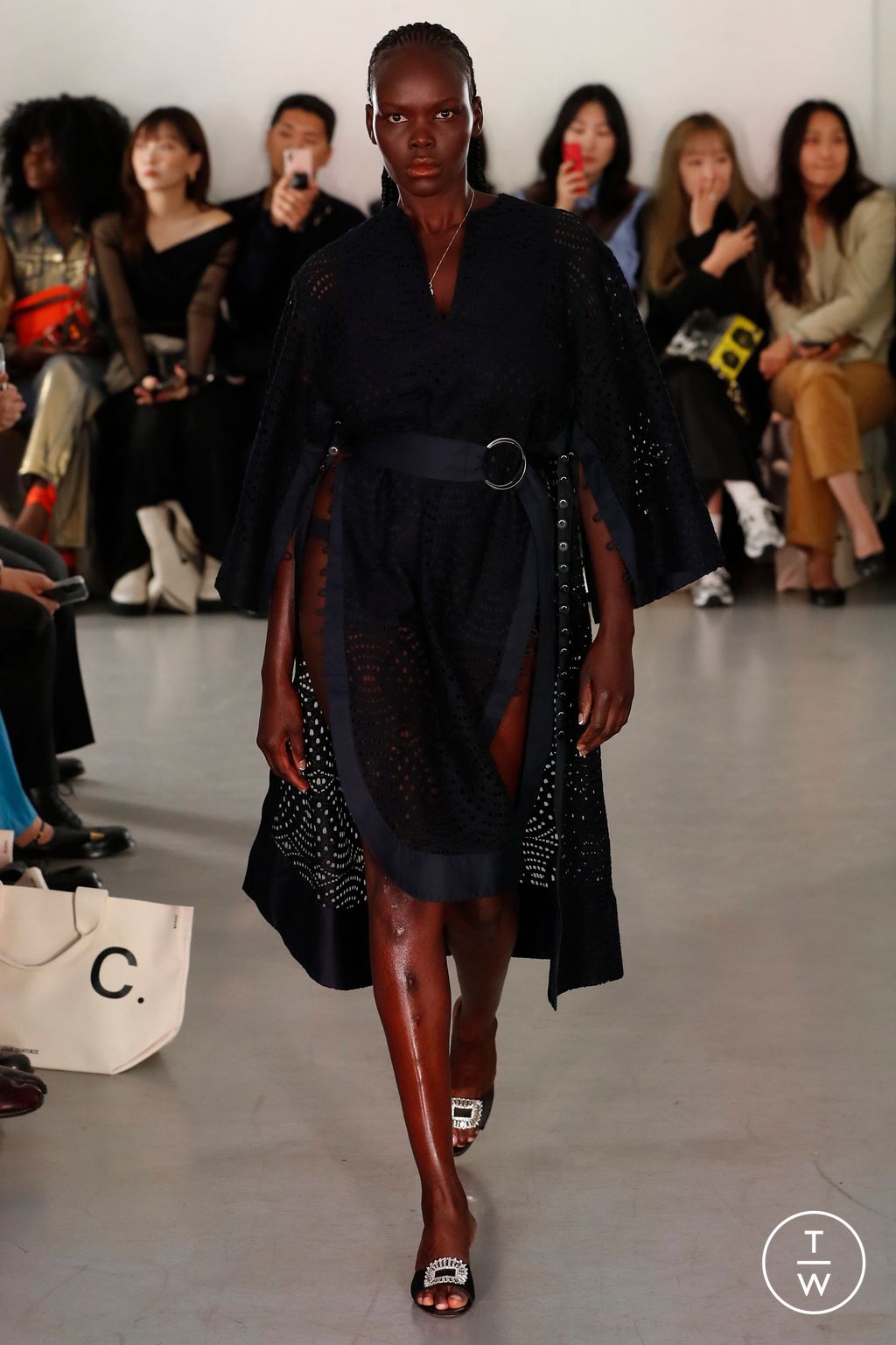 Fashion Week London Spring/Summer 2023 look 9 de la collection Eudon Choi womenswear