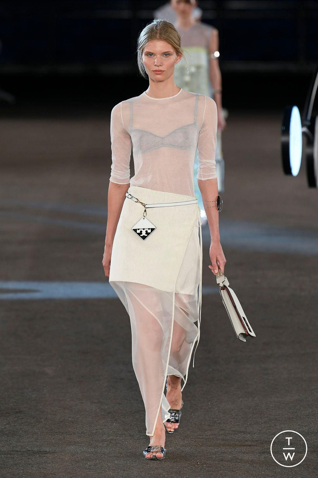 Fashion Week New York Spring/Summer 2023 look 28 from the Tory Burch collection womenswear