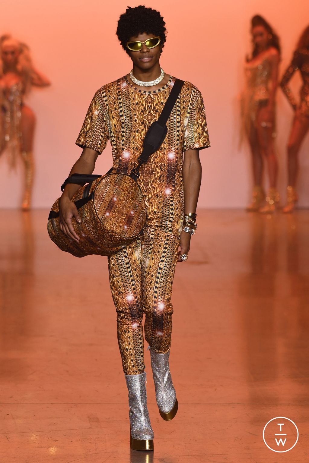 Fashion Week New York Spring/Summer 2023 look 19 from the The Blonds collection womenswear