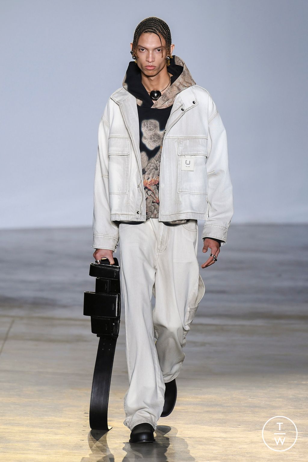 Fashion Week Paris Fall/Winter 2023 look 27 from the Wooyoungmi collection menswear
