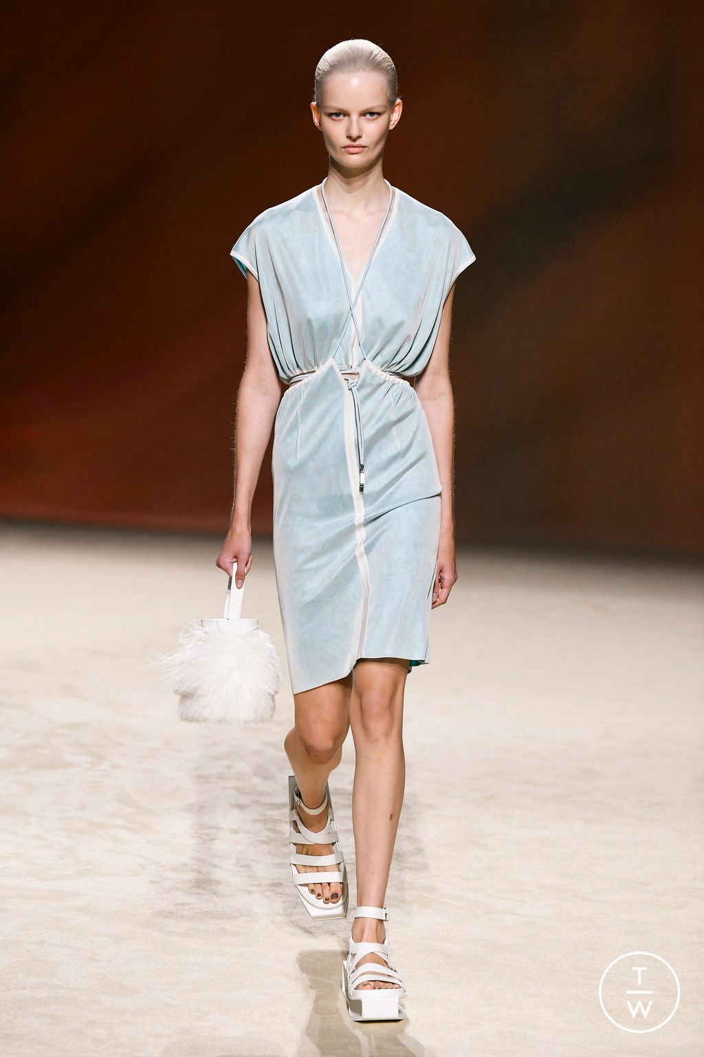 Fashion Week Paris Spring/Summer 2023 look 47 from the Hermès collection 女装