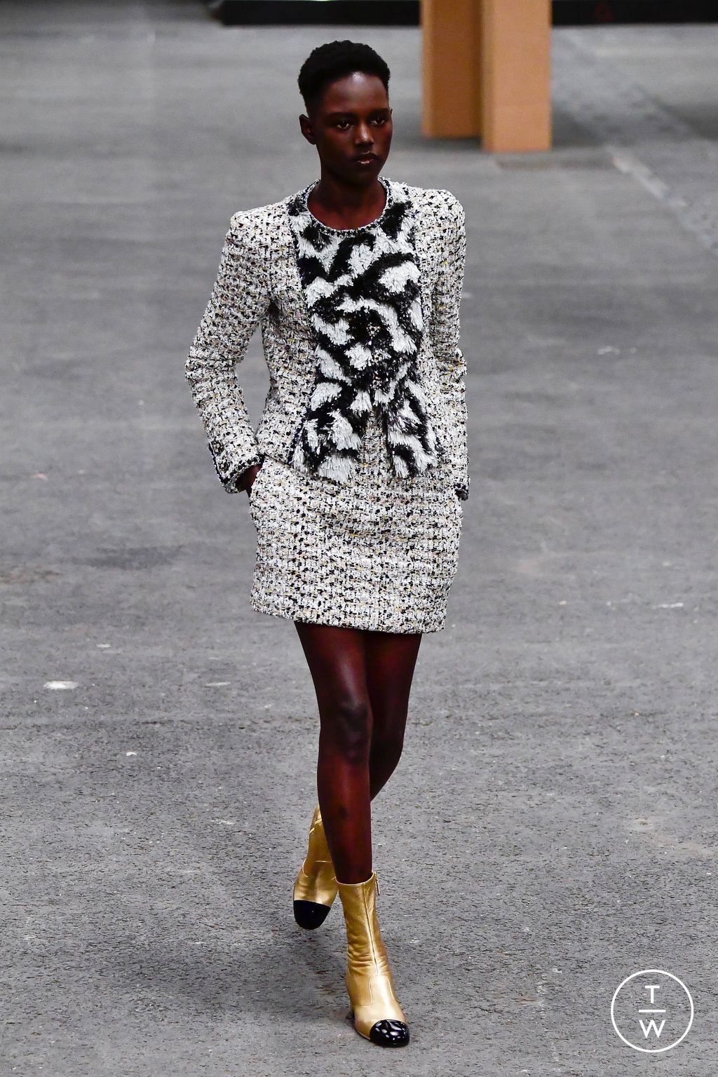 Fashion Week Paris Spring/Summer 2023 look 12 de la collection Chanel couture