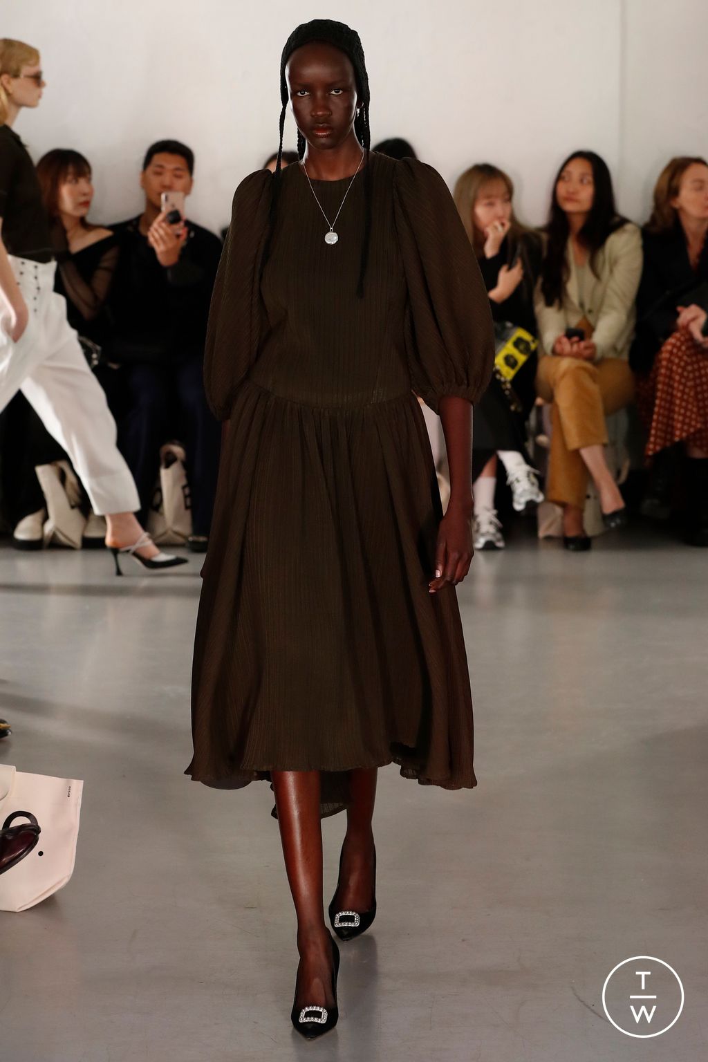 Fashion Week London Spring/Summer 2023 look 29 from the Eudon Choi collection 女装
