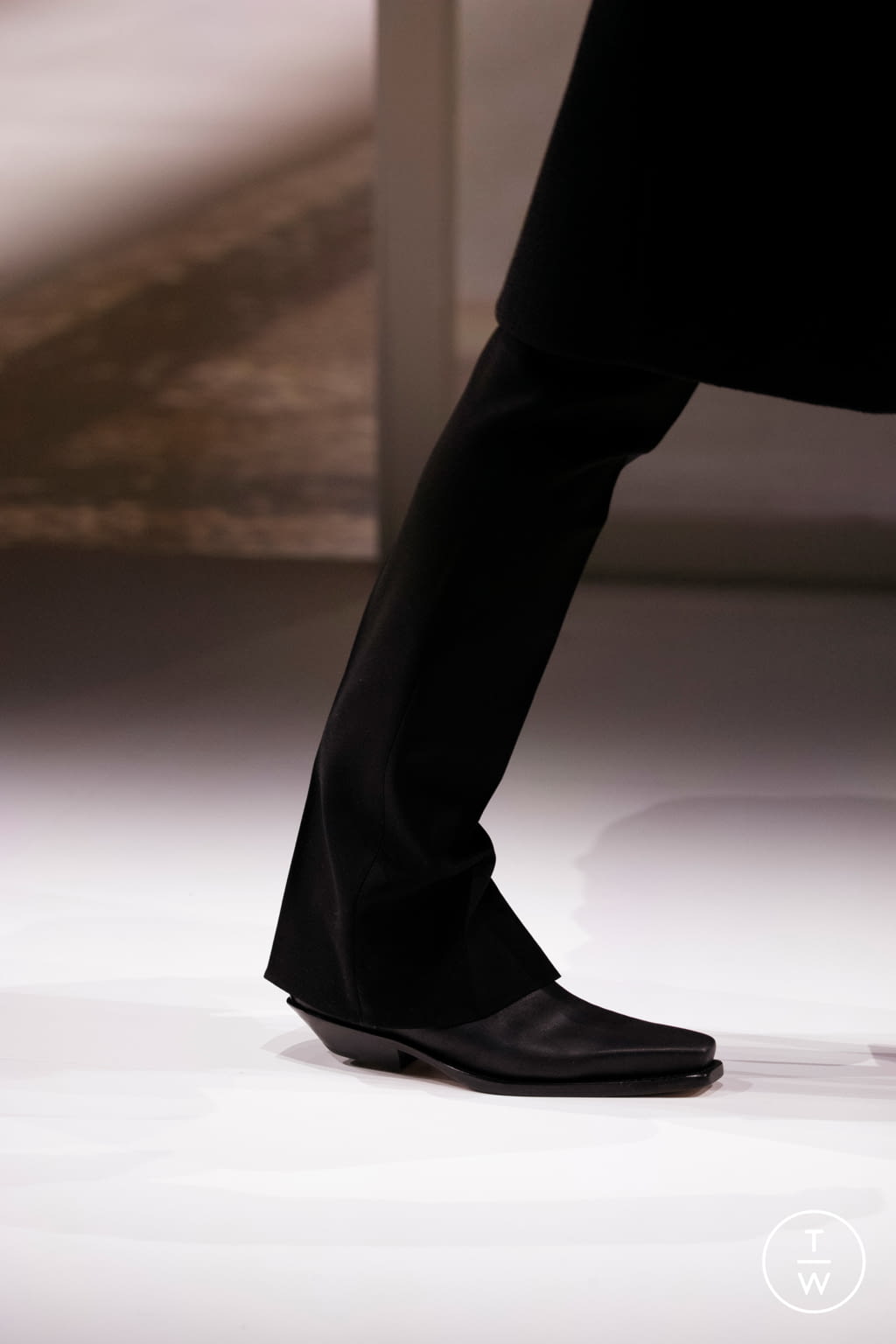 Fashion Week Milan Fall/Winter 2020 look 3 from the Bottega Veneta collection menswear accessories