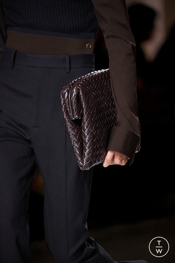 Fashion Week Milan Fall/Winter 2020 look 2 from the Bottega Veneta collection menswear accessories