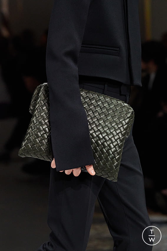 Fashion Week Milan Fall/Winter 2020 look 4 from the Bottega Veneta collection menswear accessories
