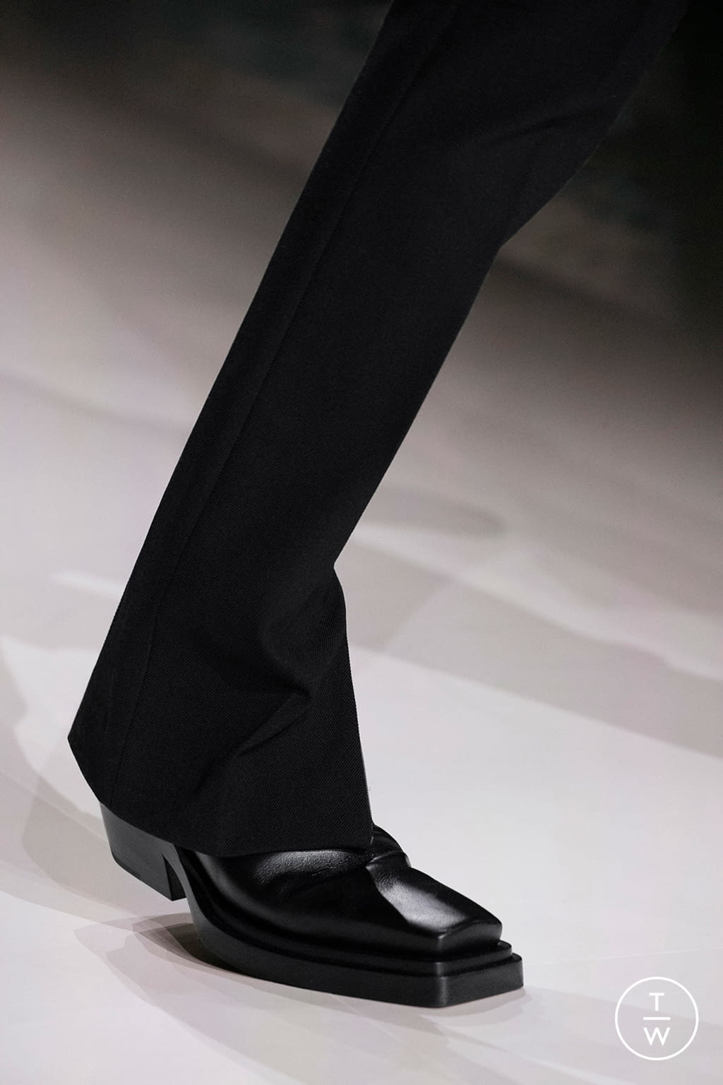 Fashion Week Milan Fall/Winter 2020 look 6 from the Bottega Veneta collection menswear accessories