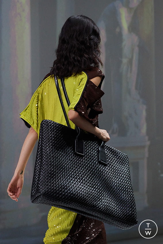 Fashion Week Milan Fall/Winter 2020 look 10 from the Bottega Veneta collection womenswear accessories