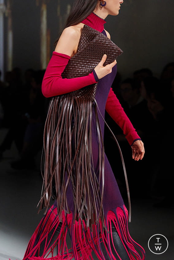 Fashion Week Milan Fall/Winter 2020 look 16 from the Bottega Veneta collection 女装配饰